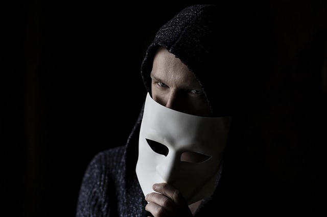 Should anonymity be allowed on the internet